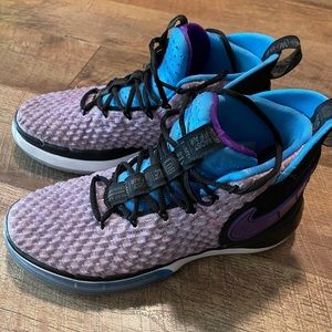 Men’s basketball shoes